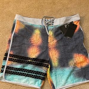 NWT Hurley Mens Phantom Boardshorts 20” Size 36 tropical Hawaiian Print